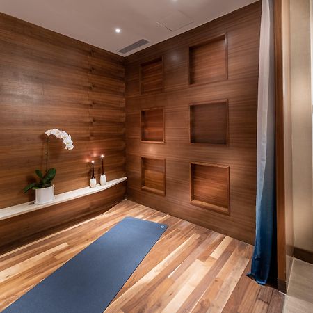 Hard Rock Hotel Desaru Coast Esterno foto The meditation room at the Four Seasons Hotel, London