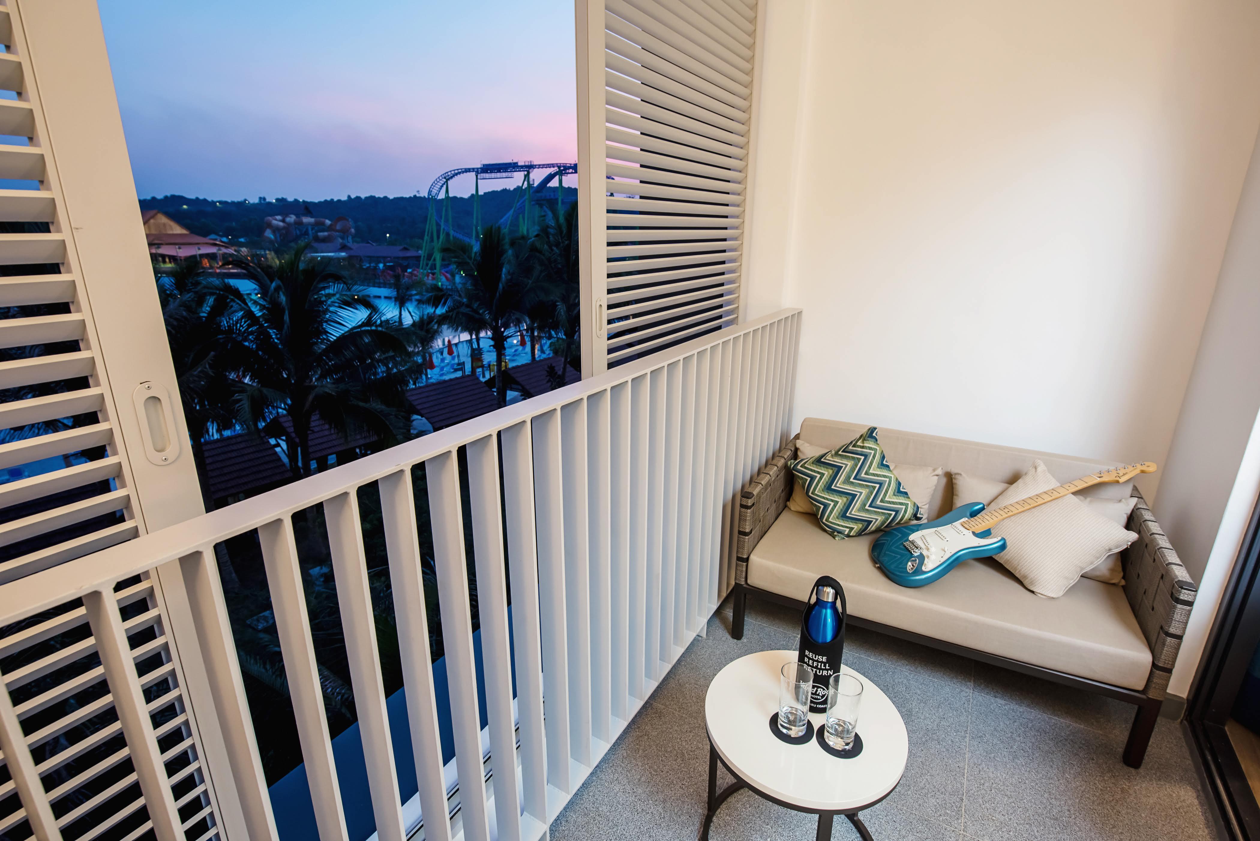 Hard Rock Hotel Desaru Coast Esterno foto A balcony at the hotel
