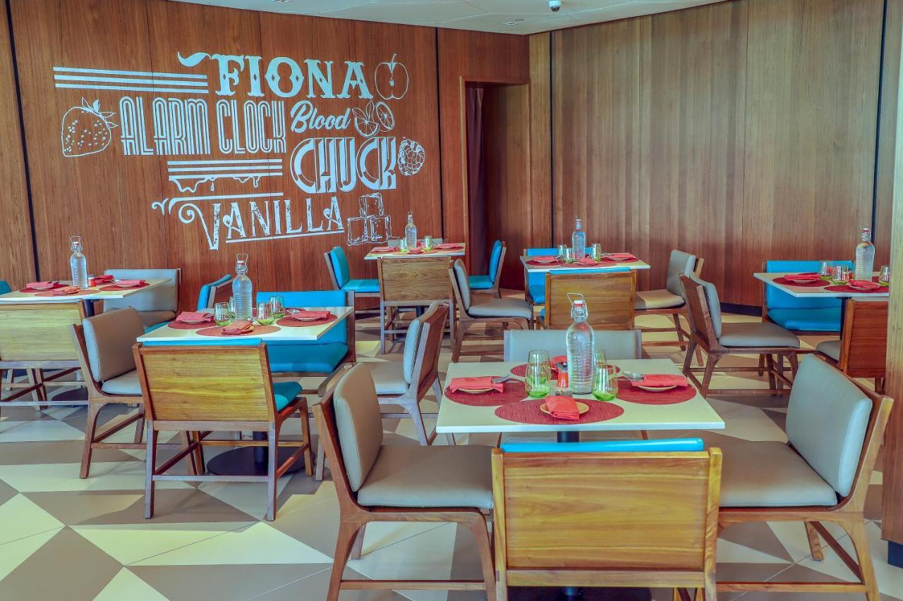Hard Rock Hotel Desaru Coast Esterno foto Interior of the restaurant