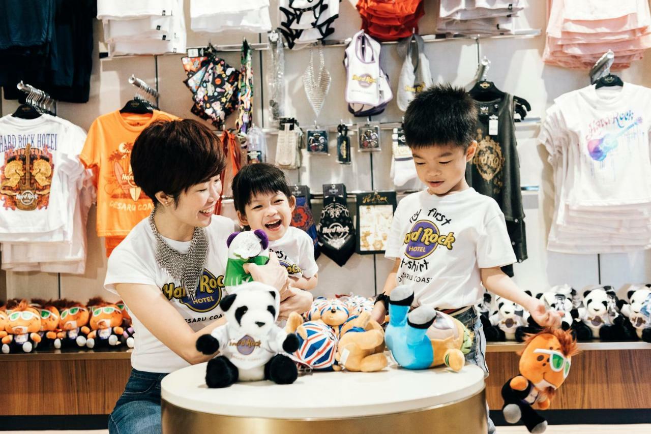 Hard Rock Hotel Desaru Coast Esterno foto The gift shop at Ocean Park